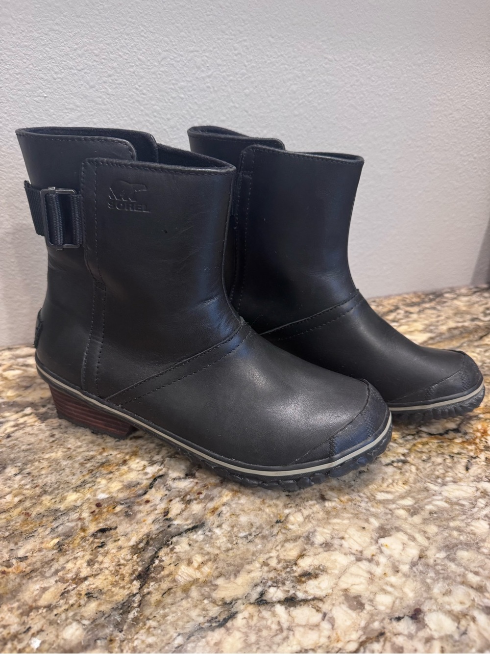 SOREL Lolla Black Waterproof Leather Buckle Ankle Boots Women’s 7